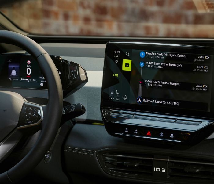 Das serienmäßige Touch-Display mit einer Größe von 30,5 Zentimetern (12 Zoll) befindet sich im Zentrum der Konsole und dient der Navigation, Telefonie, Medienwiedergabe sowie dem Fahrzeug-Setup. (Foto: Volkswagen)