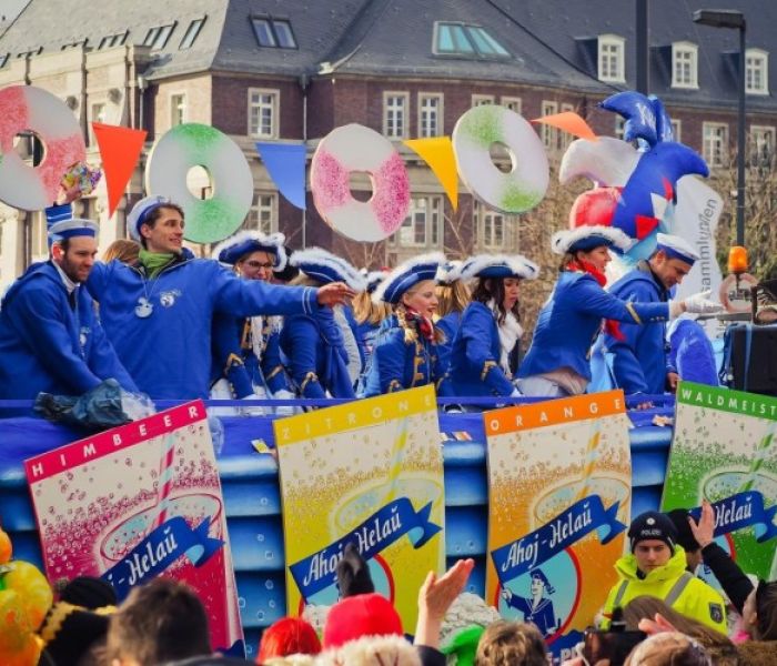 Festwagen im Karneval - Mit Unterstützung moderner GPS-Technologie (Foto: GPSoverIP GmbH)